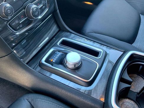 Used 2022 Chrysler 300 Touring w/ Sport Appearance Package image 11