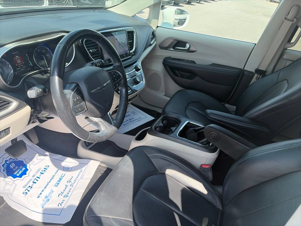 Used 2021 Chrysler Pacifica Touring-L w/ Uconnect Theater Family Group FWD image 16