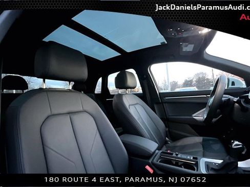 Used 2024 Audi Q3 2.0T Premium Plus image 16