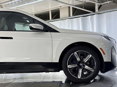 Used 2024 BMW iX xDrive50 w/ Premium Package AWD/4WD image 37