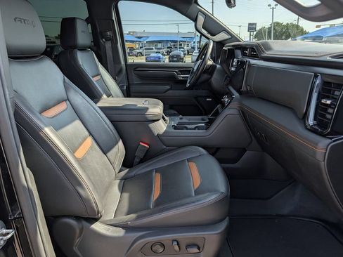 Used 2024 GMC Sierra 2500 AT4 w/ Technology Package AWD/4WD image 32
