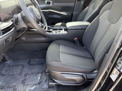 Used 2025 Kia Sorento LX FWD image 19