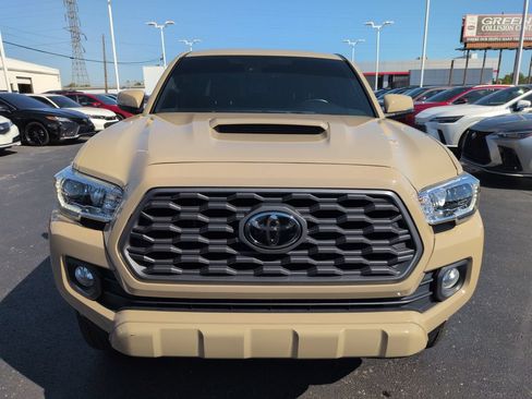 Used 2020 Toyota Tacoma TRD Sport w/ Technology Package AWD/4WD image 8