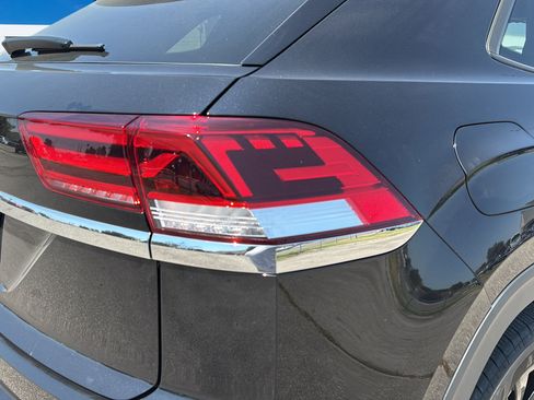 Used 2023 Volkswagen Atlas Cross Sport SE w/ Panoramic Sunroof Package FWD image 31