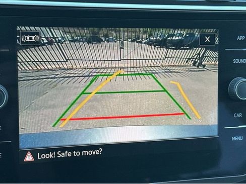 Used 2024 Volkswagen Tiguan SE image 25