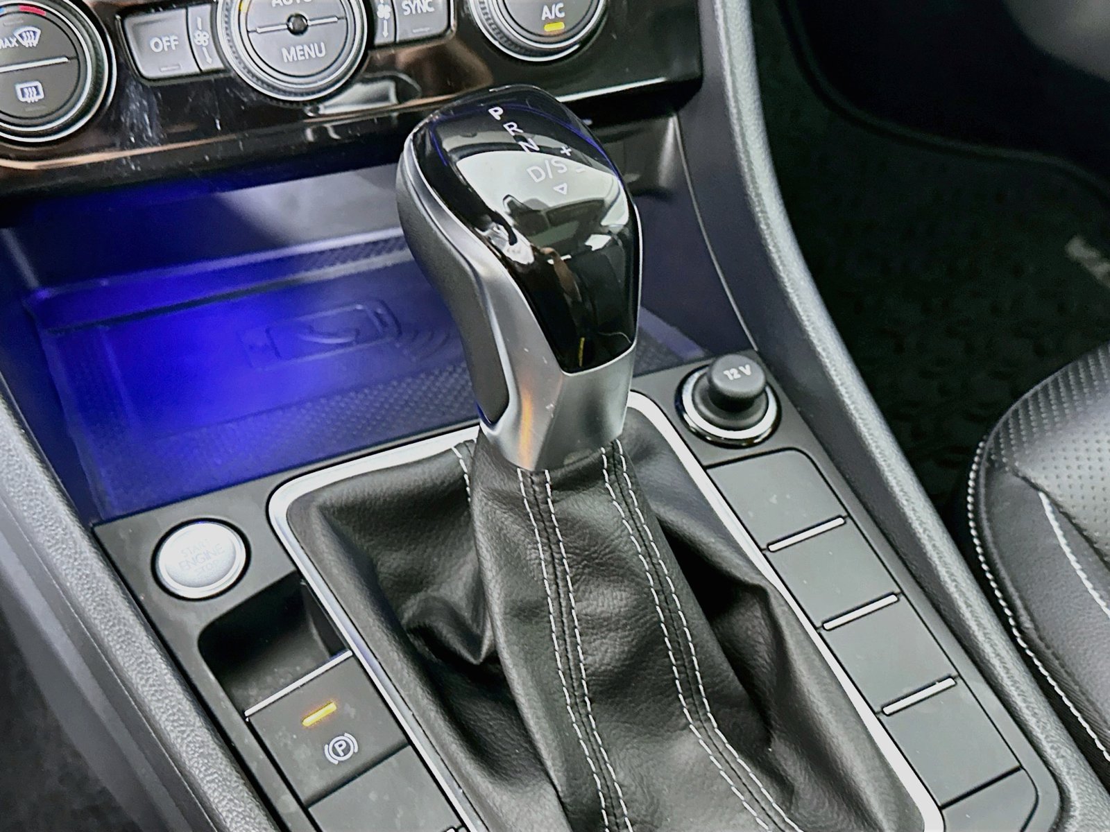 Certified 2024 Volkswagen Jetta SEL FWD image 27
