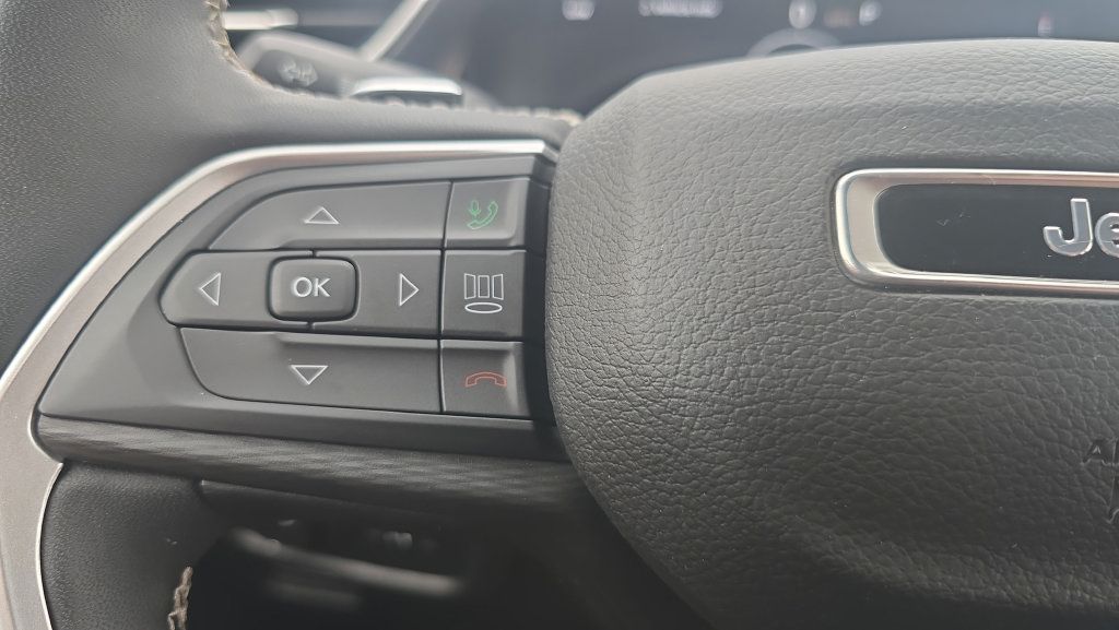 Used 2023 Jeep Grand Cherokee L Laredo w/ Luxury Tech Group I AWD/4WD image 24