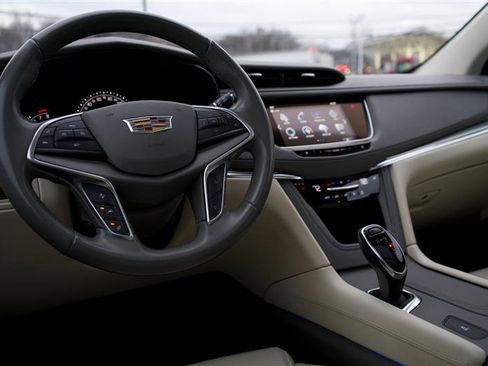 Used 2018 Cadillac XT5 Luxury w/ Driver Awareness Package image 26