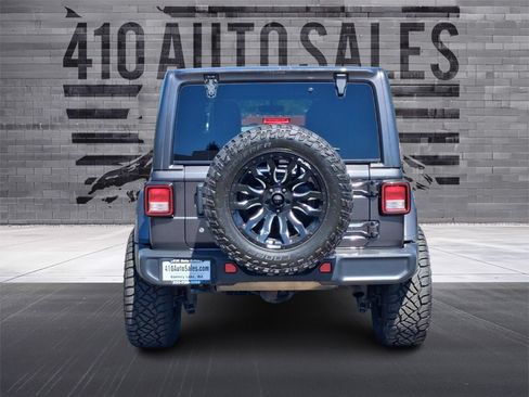 Used 2018 Jeep Wrangler Unlimited Sahara w/ Uconnect 4C Nav & Sound Group AWD/4WD image 4