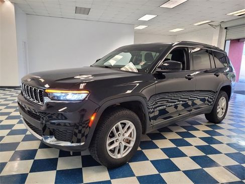 Used 2023 Jeep Grand Cherokee L Laredo image 3