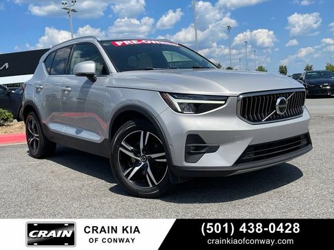 Used 2023 Volvo XC40 B5 Plus AWD/4WD image 1