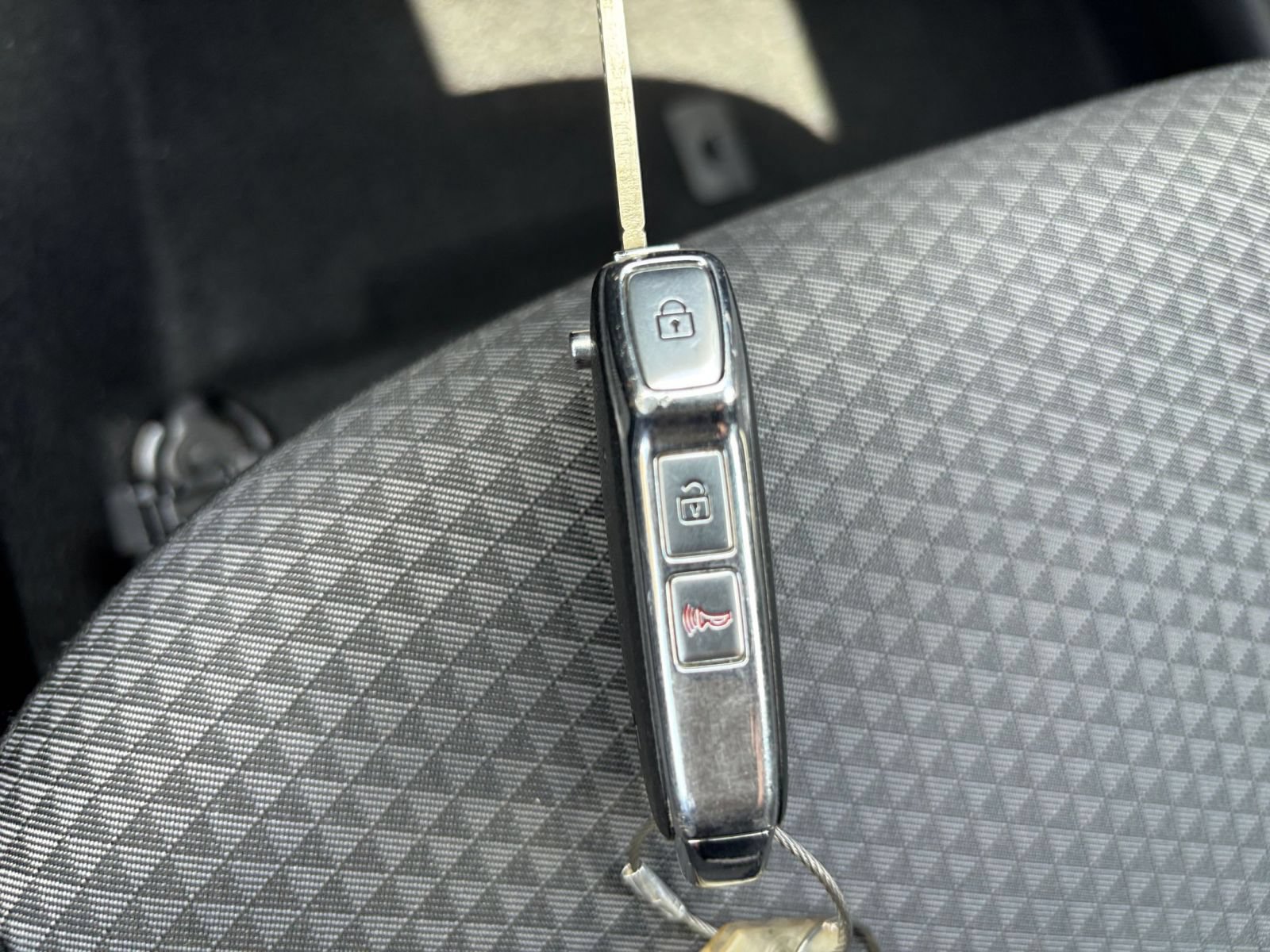 Used 2025 Kia Soul LX w/ LX Technology Package FWD image 20
