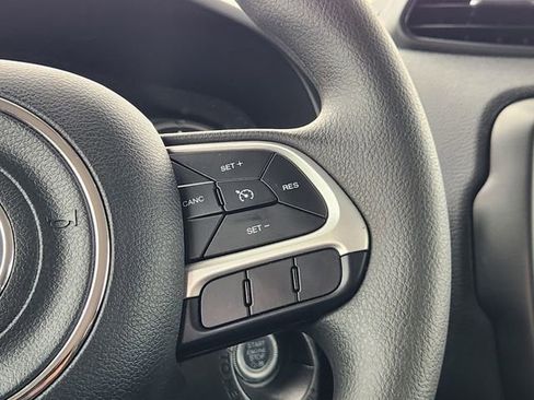 Used 2023 Jeep Renegade Latitude AWD/4WD image 29
