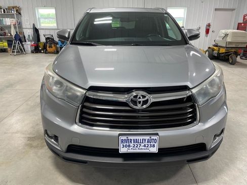 Used 2016 Toyota Highlander Limited AWD/4WD image 2