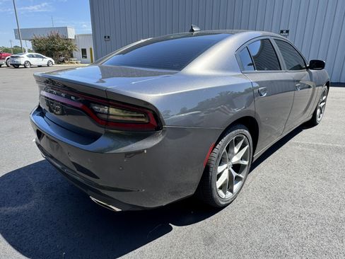 Used 2022 Dodge Charger SXT w/ Plus Group RWD image 5