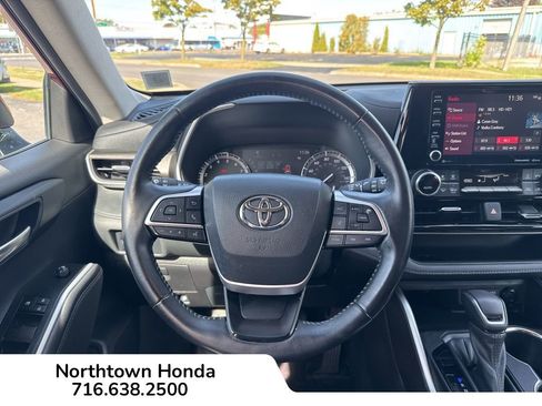 Used 2022 Toyota Highlander XLE image 21