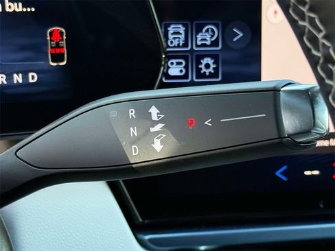 Used 2024 Chevrolet Equinox EV LT image 28