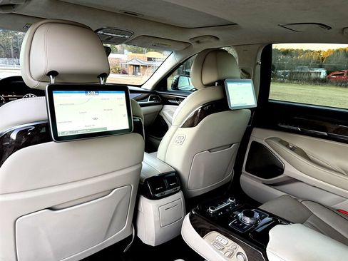 Used 2018 Genesis G90 5.0 Ultimate image 4