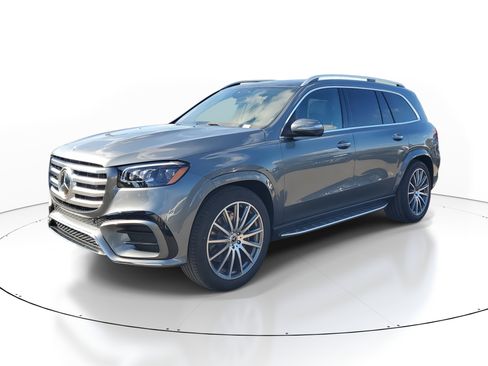 New 2026 Mercedes-Benz GLS 580 4MATIC image 2