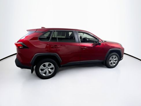 Used 2022 Toyota RAV4 LE image 4