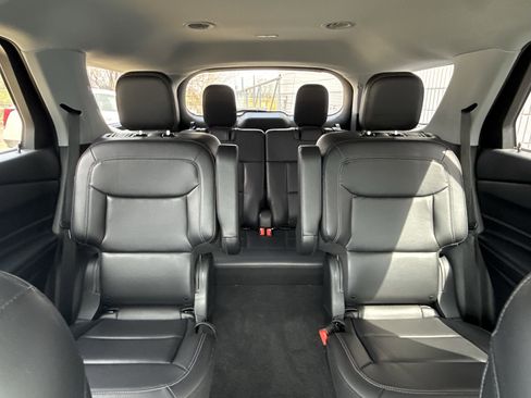 Used 2024 Ford Explorer XLT w/ Equipment Group 202A AWD/4WD image 9