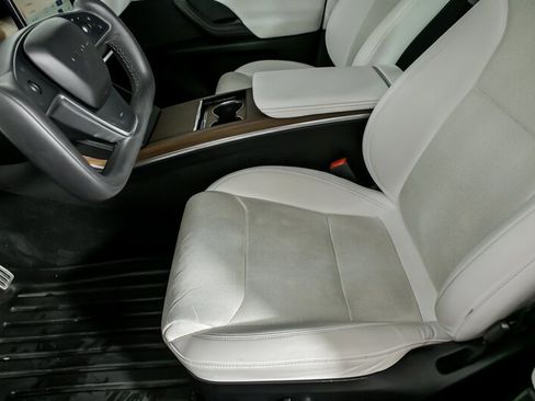 Used 2022 Tesla Model X image 17