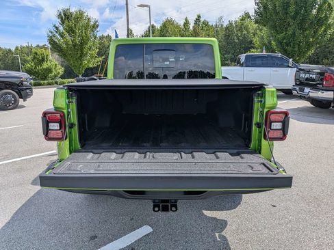 Used 2025 Jeep Gladiator Rubicon w/ Convenience Group AWD/4WD image 6