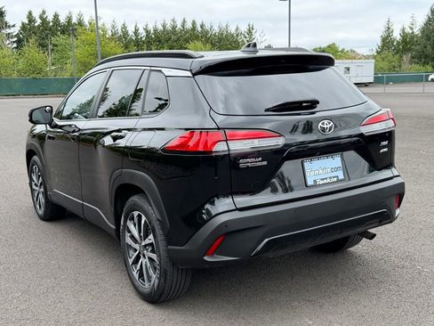 Used 2022 Toyota Corolla Cross XLE AWD/4WD image 6