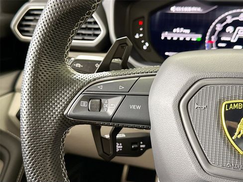 Used 2023 Lamborghini Urus S image 24