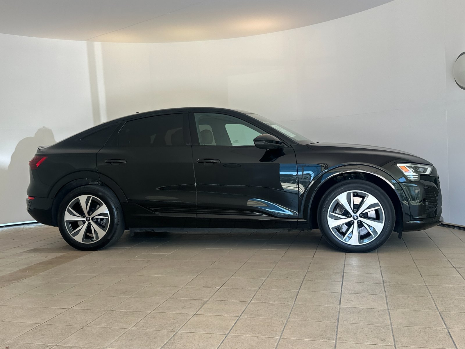 Used 2024 Audi Q8 e-tron Premium AWD/4WD image 7