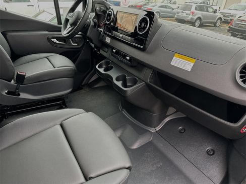 Used 2024 Mercedes-Benz Sprinter 144 Cargo image 17