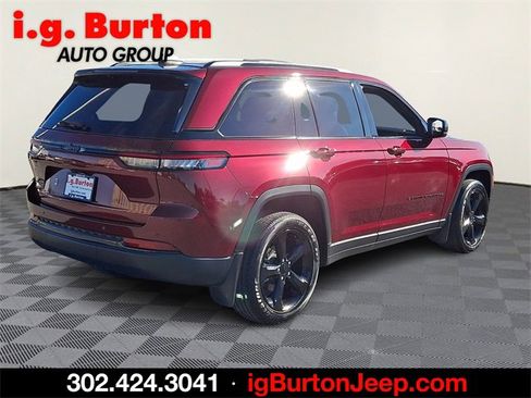 Used 2023 Jeep Grand Cherokee Altitude image 6