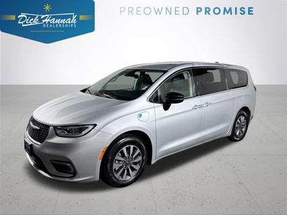 Used 2024 Chrysler Pacifica Select