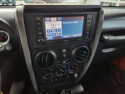 Used 2010 Jeep Wrangler Unlimited Rubicon w/ Trailer Tow Group image 27