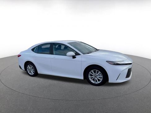 Used 2025 Toyota Camry LE image 2