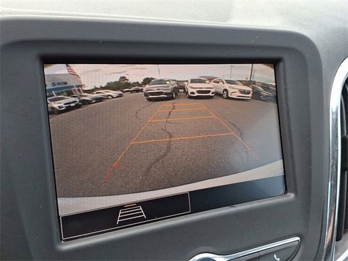 Used 2022 Chevrolet Equinox LT image 17