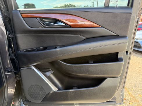 Used 2016 Cadillac Escalade ESV Premium image 38