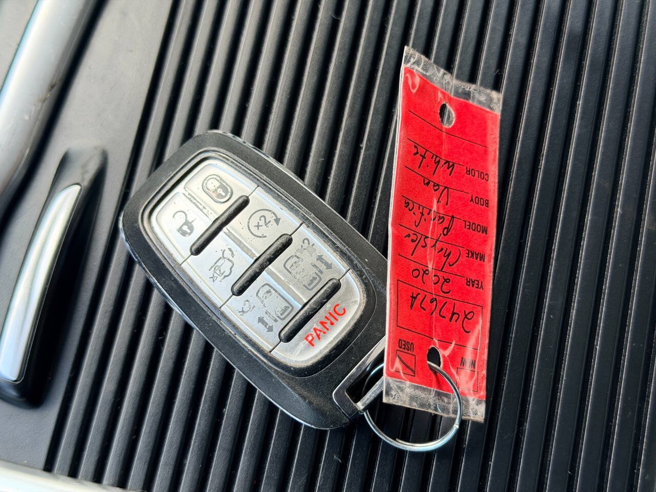 Used 2020 Chrysler Pacifica Limited FWD image 59