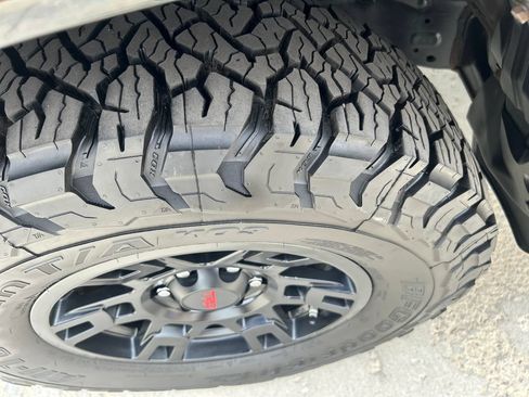 Certified 2021 Toyota 4Runner Venture w/ Moonroof Package AWD/4WD image 25