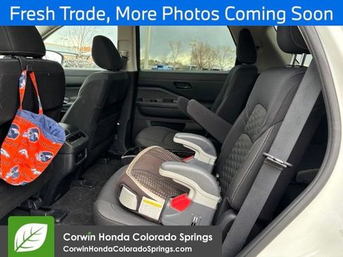 Used 2024 Nissan Pathfinder SV w/ SV Premium Package AWD/4WD image 9