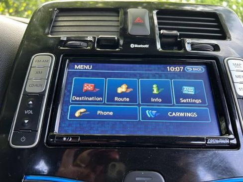 Used 2015 Nissan Leaf SL FWD image 23