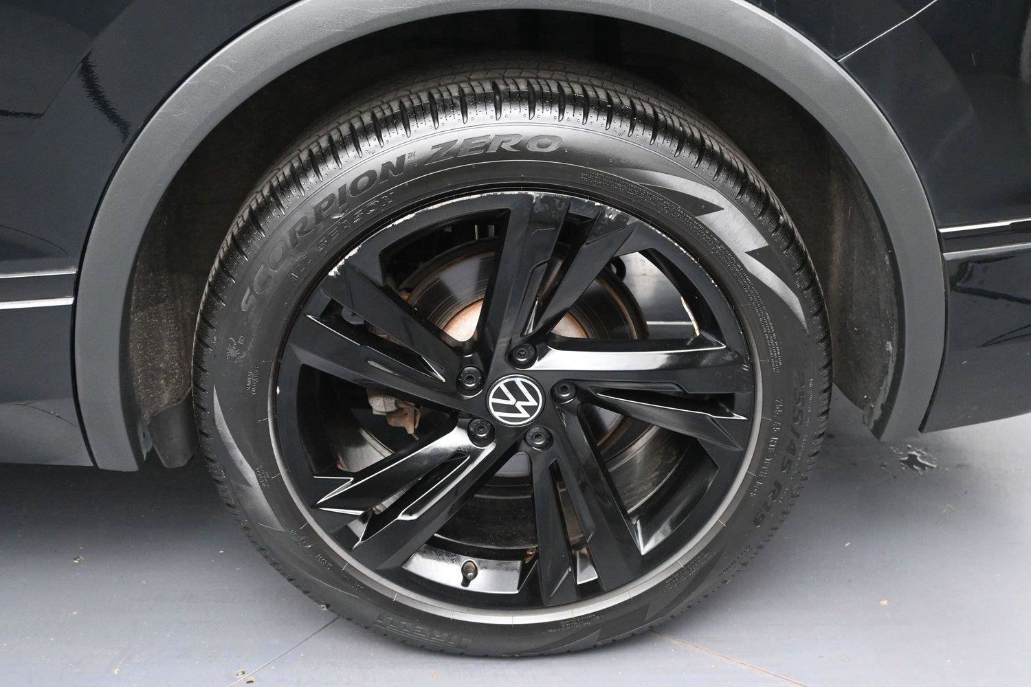 Used 2023 Volkswagen Tiguan SE R-Line AWD/4WD image 10