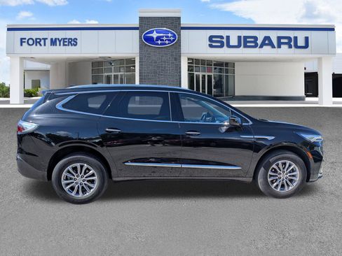 Used 2023 Buick Enclave Essence FWD image 3