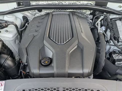 Used 2024 Porsche Macan image 15