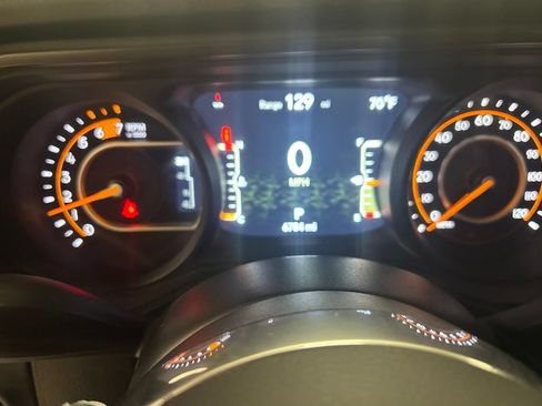 Used 2025 Jeep Wrangler Unlimited Sahara w/ Safety Group AWD/4WD image 9