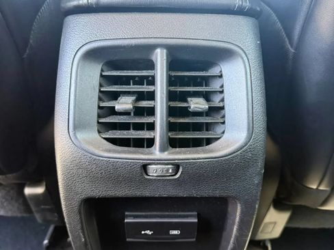 Used 2019 Jeep Cherokee Latitude Plus w/ Cold Weather Group AWD/4WD image 13