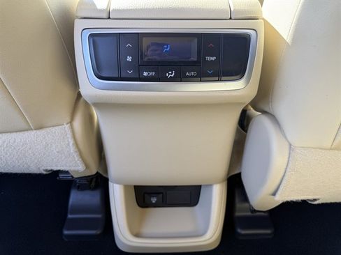 Used 2014 Toyota Highlander XLE AWD/4WD image 27
