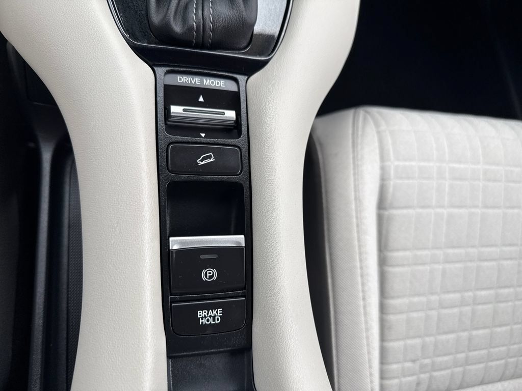 Certified 2025 Honda HR-V LX image 27