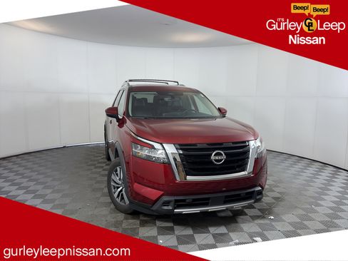 Used 2024 Nissan Pathfinder SL image 1
