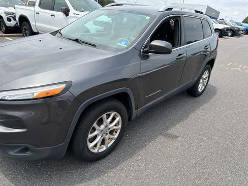 Used 2016 Jeep Cherokee Latitude AWD/4WD image 6